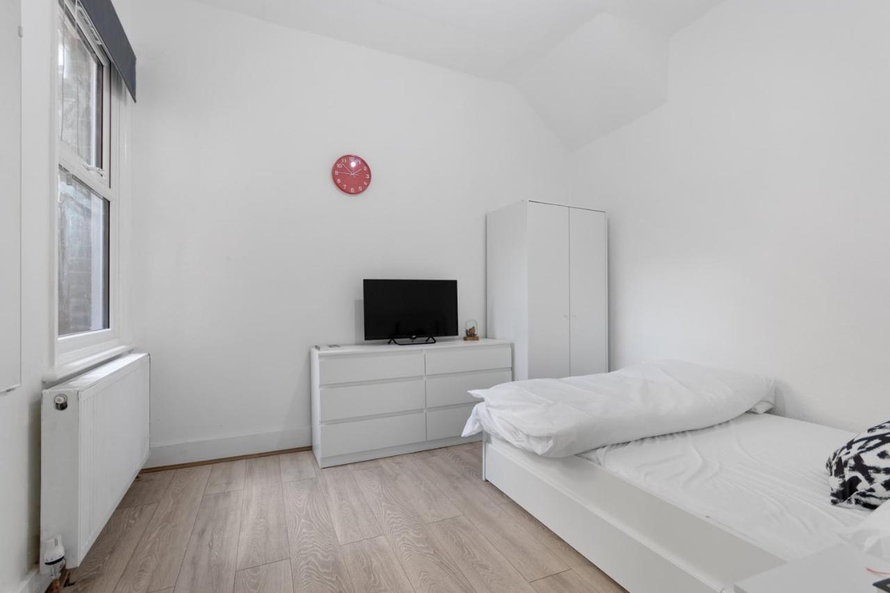 Fantastic 2Bd Barking Stay With Links To The City! Λονδίνο Εξωτερικό φωτογραφία