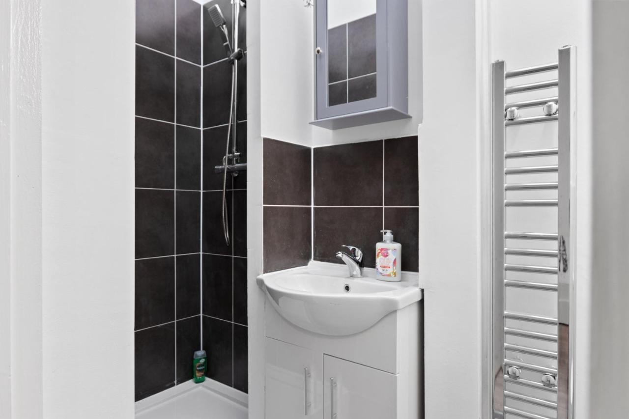 Fantastic 2Bd Barking Stay With Links To The City! Λονδίνο Εξωτερικό φωτογραφία